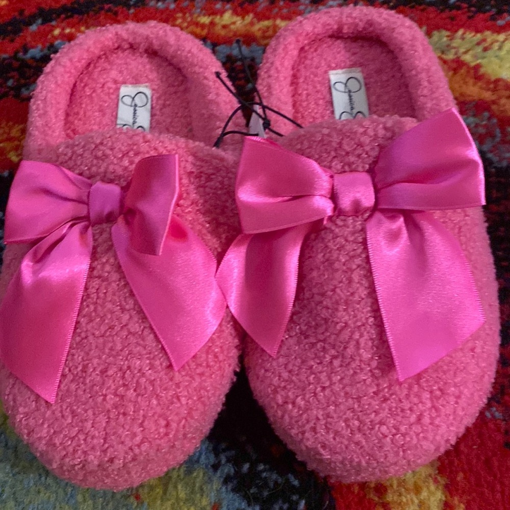 Pinks slides with a pink bow tie extra cute!